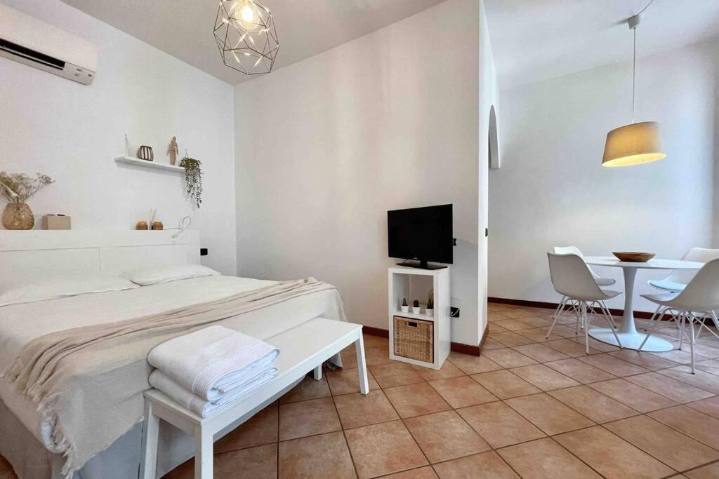 UNCONVENTIONAL APARTMENT: centro storico con bici Mantova Esterno foto